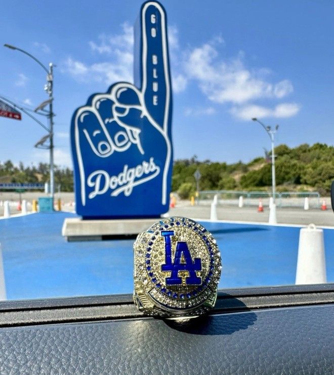 LA Dodgers 2024 World Series Collectibles Kershaw Freeman Ohtani Betts