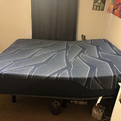 Full Size Serta Mattress With Power Base
