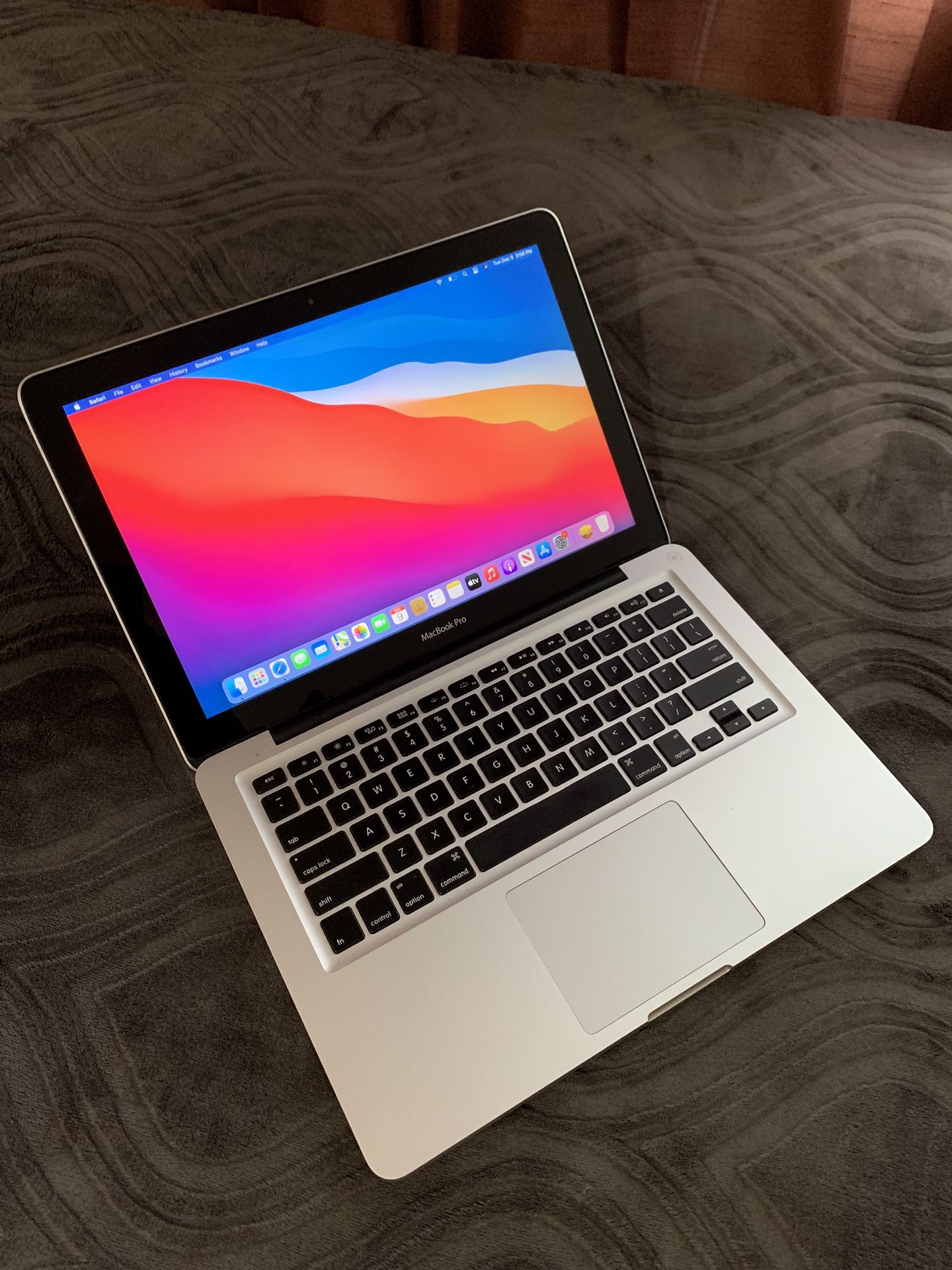 2011 13-inch Intel Core i5 MacBook Pro Laptop, 250GB HDD, 4GB RAM. macOS Big Sur Installed.