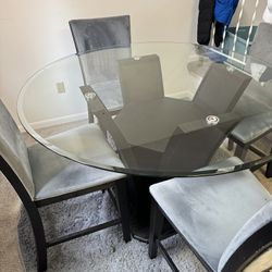 DINING TABLE WITH 4 CHAIRS. EXCELLENT CONDITIONS $300!!!! 