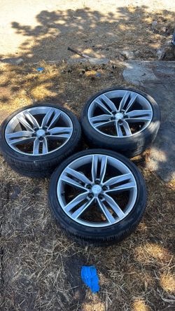 20 in Chevy Camaro wheel and tires
