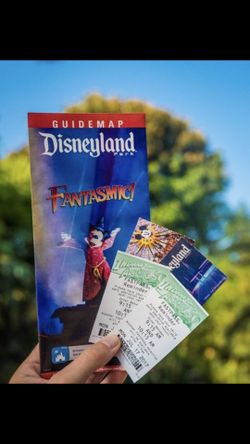 Looking for 2 Disneyland tickets park hoppers