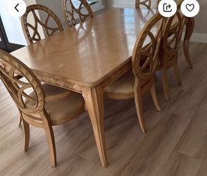 Dining room table with 2 leafs