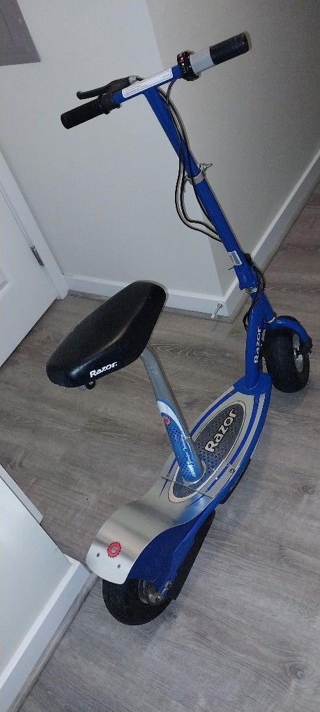 Razor E300S Seated Electric Scooter W/ Adjustable Handlebar Height