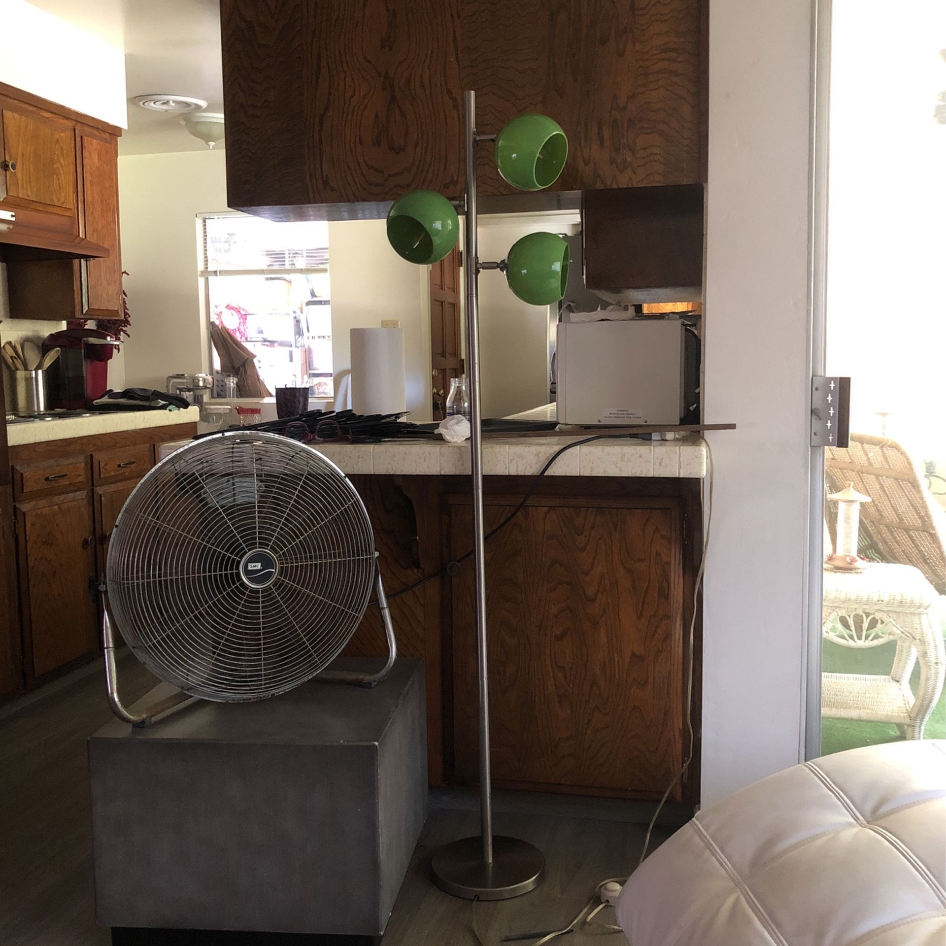 Eyeball floor lamp green