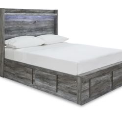 Full Panel Bed With Headboard And 6 Storage Drawers ! 