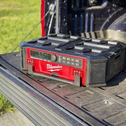 Milwaukee Packout Wireless Stereo Charger 