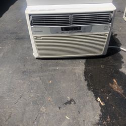 Very Good Condition Frigidaire Air Conditioner 