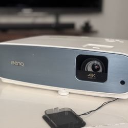 Ben Q TK850i projector