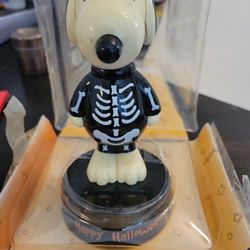 Snoopy Halloween Solar Dash Bobble