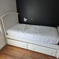 Free Bed With Mattreses