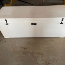 Yeti Tundra 350 Cooler