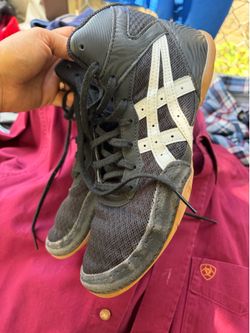 Wrestling shoes teen size 6