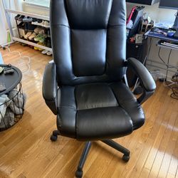 Staples Kelburne Luxura Ergonomic Faux Leather Swivel Executive Chair -Black