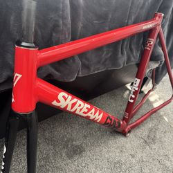 Red Skream Read Desc