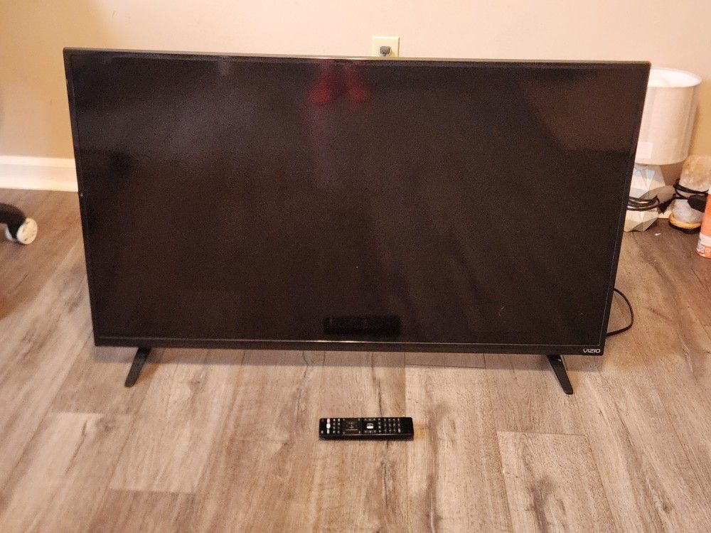 43" Vizio Smart TV & Remote 