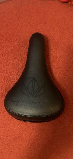 Throne seat