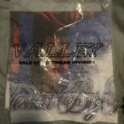 Vale lives In Glory Tee Size medium NEW