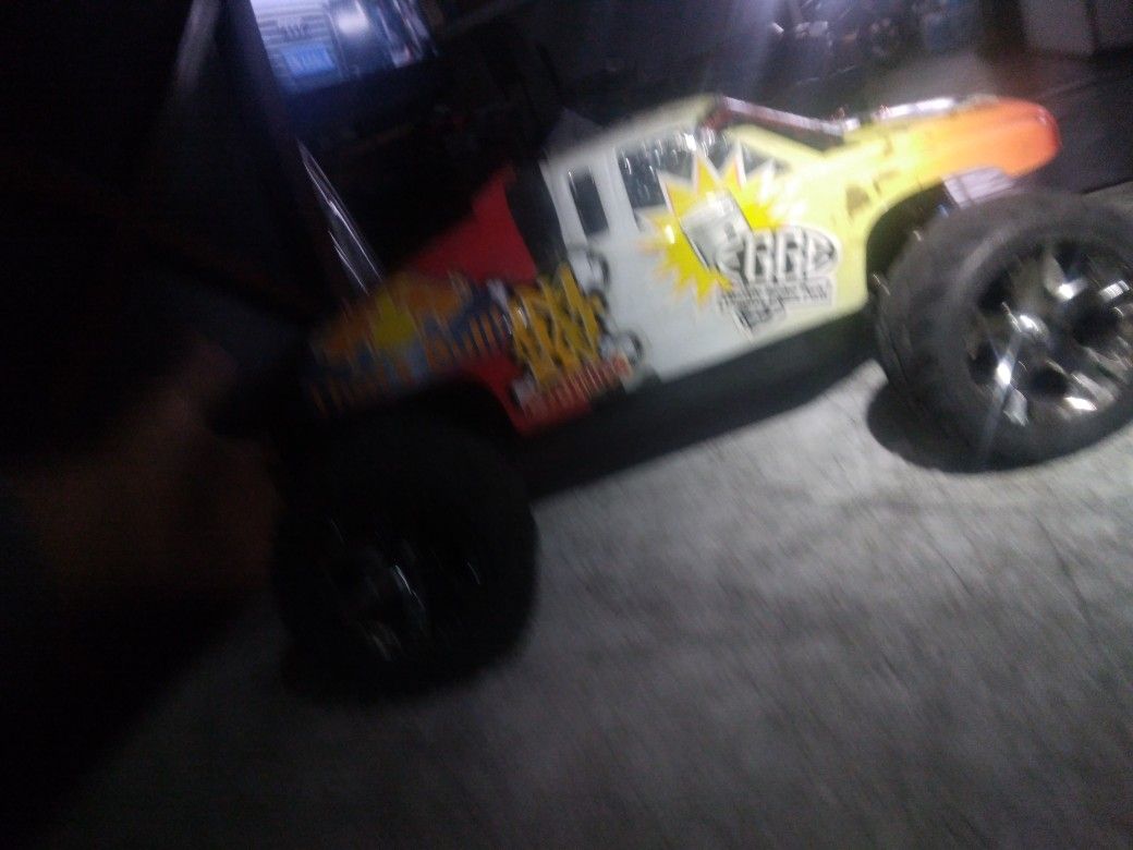 HOBBY PEOPLE VERTEX 4X4 Rc 3s Lipo. Powered. 2.4 Ghz Rtr