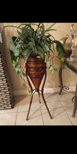 Wrought iron n metal plant stand decor