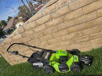 Greenworks Pro Lawnmower Self Propelled V60