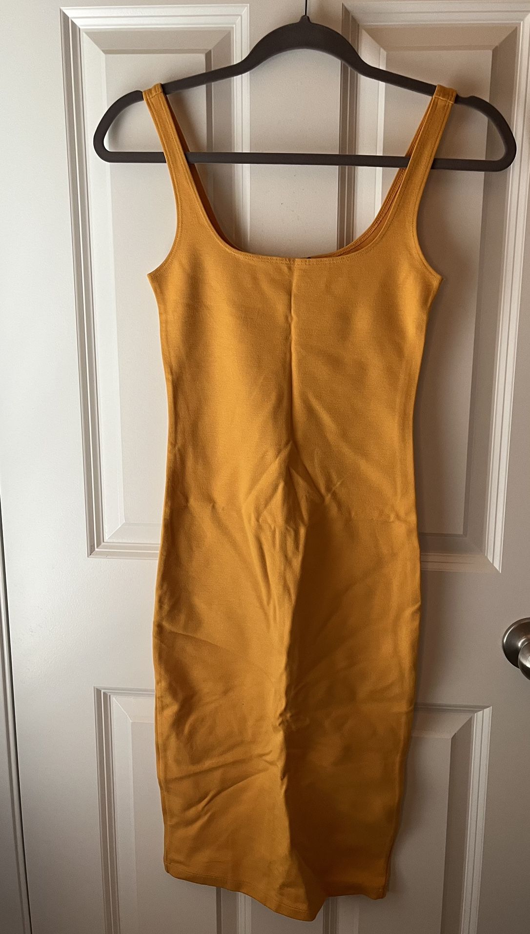 Gold Summer Body-con Dress 💕✨🌺