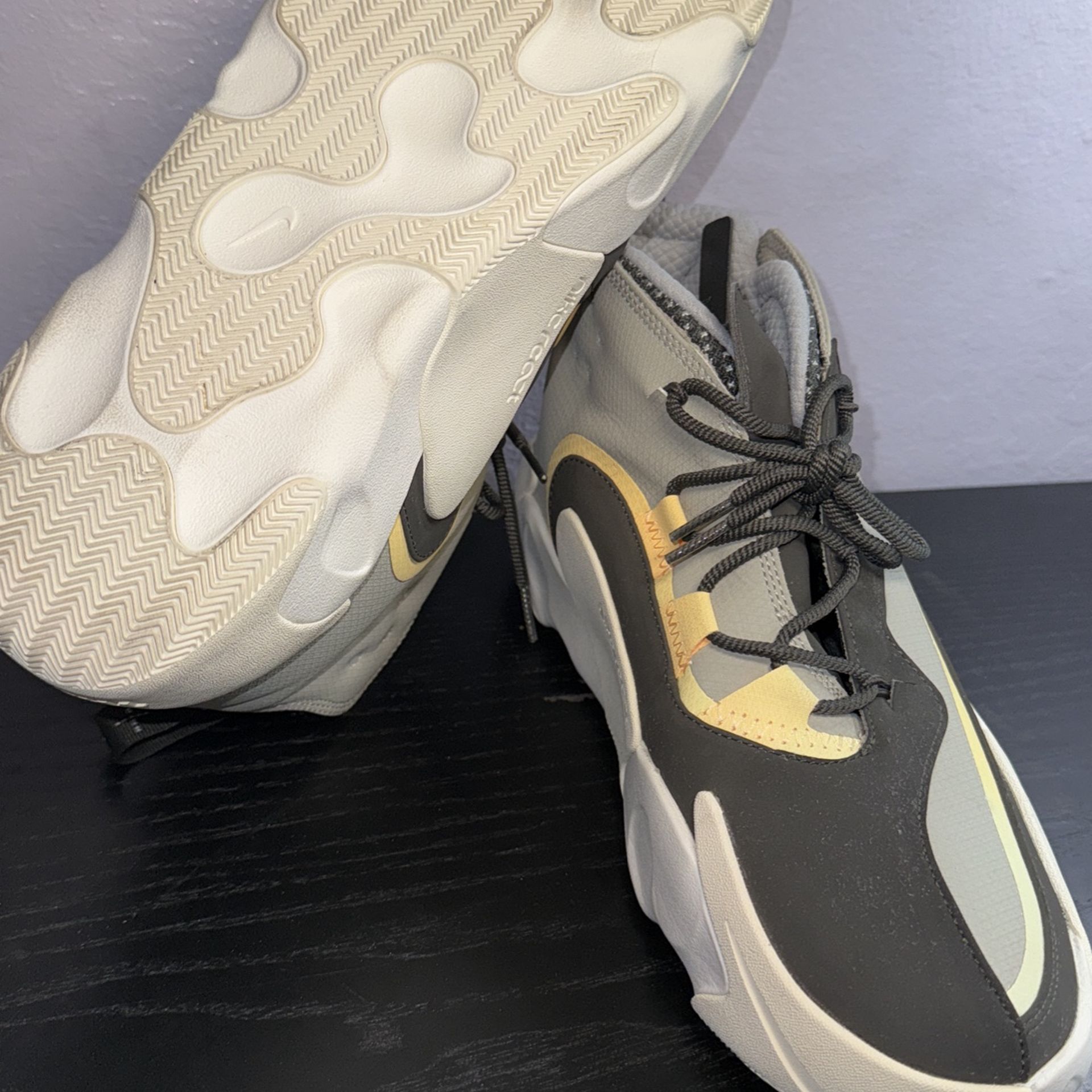 Nike React Frenzy THE10TH Newsprint Melon Tint CT2291 200 Size 10.5