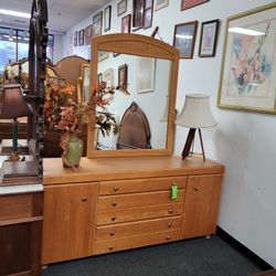 Dresser With Mirror 