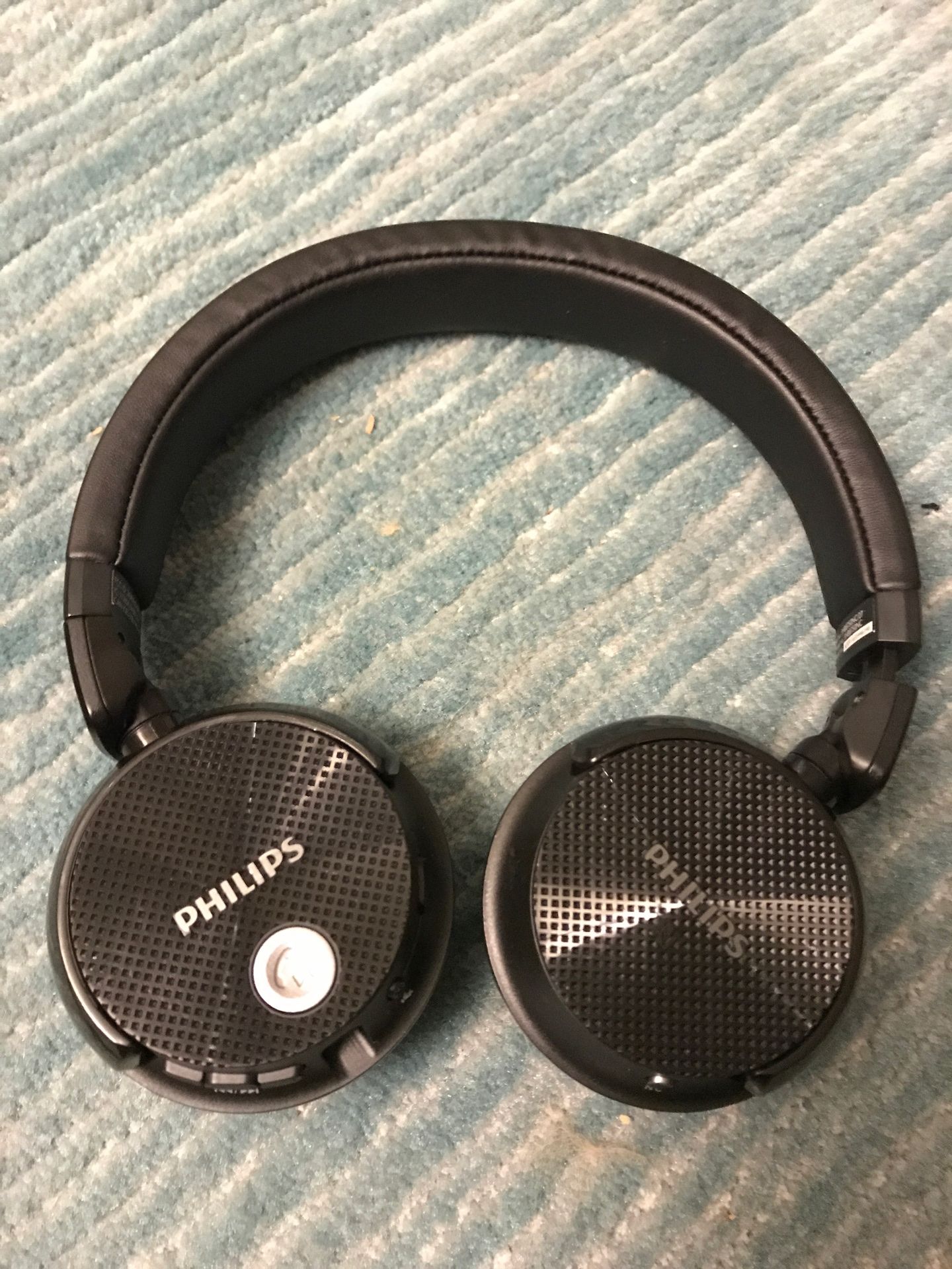 Philips wireless noise cancelling headphones
