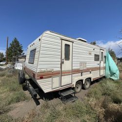 Vintage Camper Trailer With Solar!