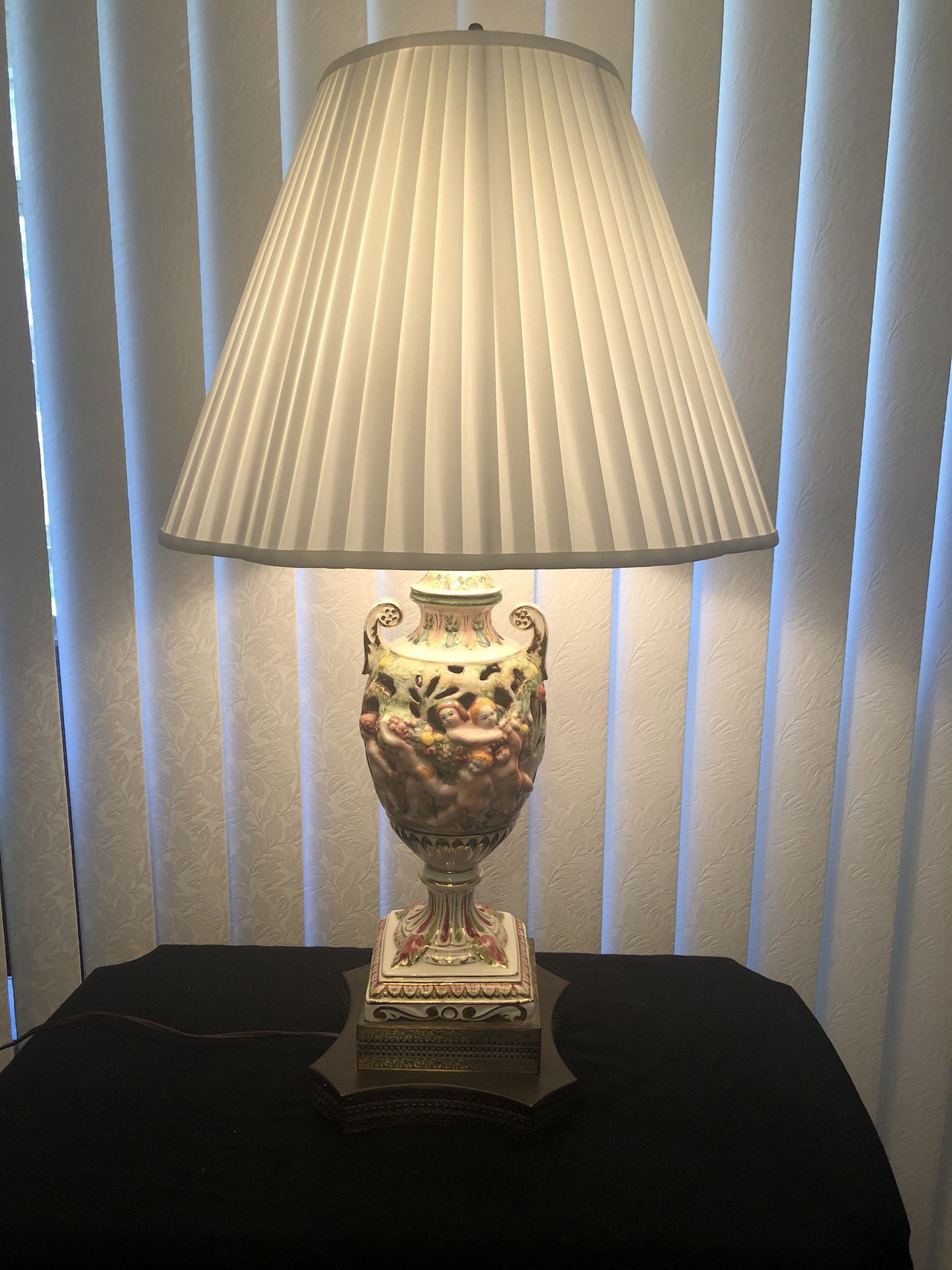 Stunning Antique Capodimonte Table Lamp