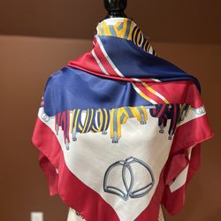 Beautiful Vintage Scarf,Size 34x34 Inches.