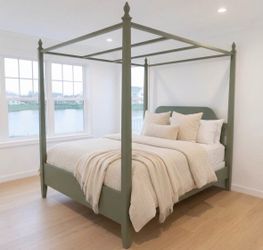 Queen Size Green Canopy Bed