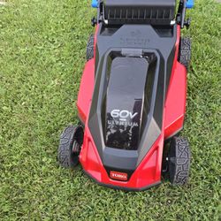 Toro Self-propelled Battery Mower Stripe 