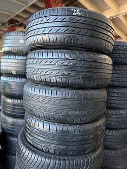 215/60/R16 marca SENTURY las 4 llantas usadas instaladas y balanceadas