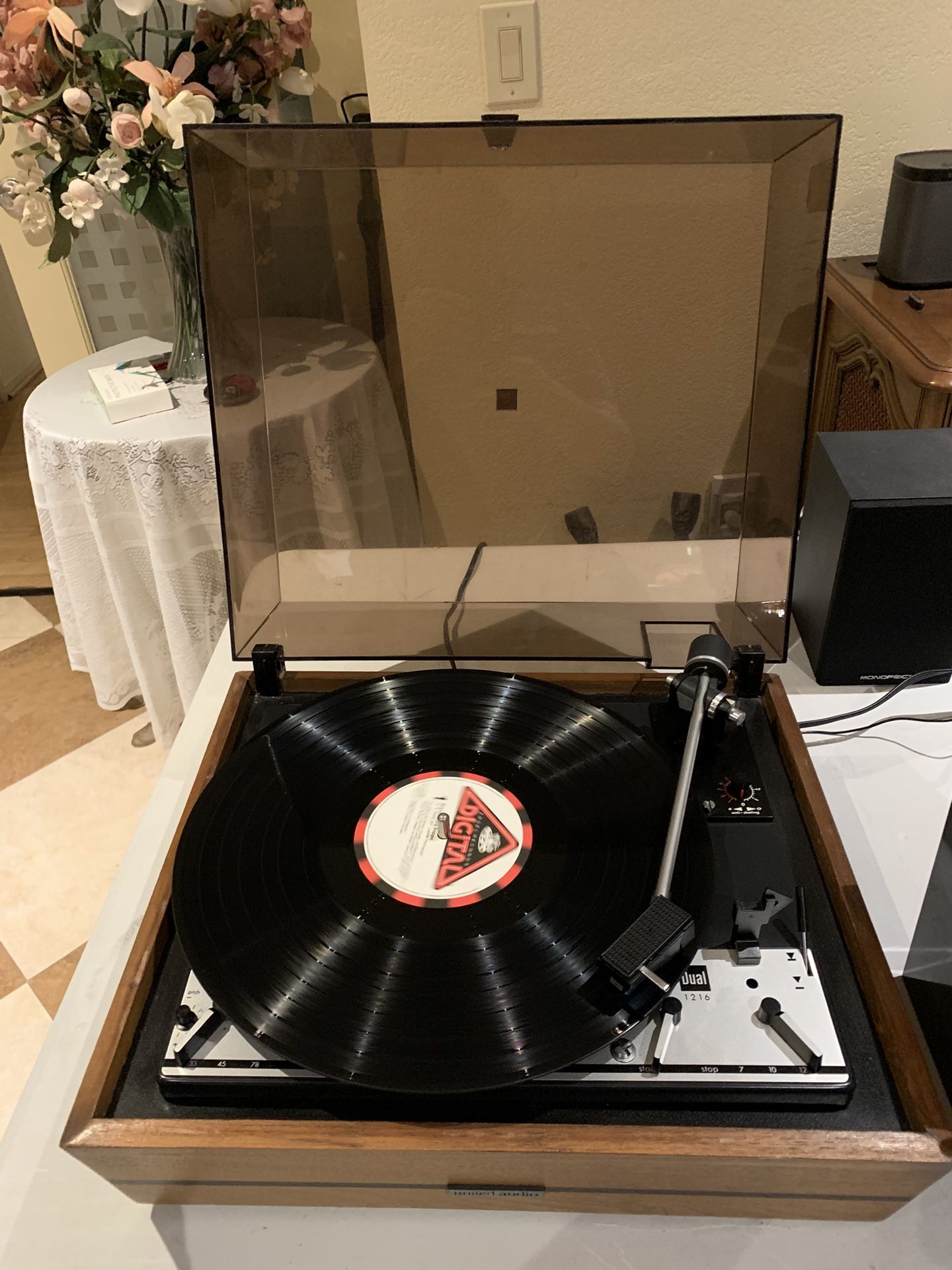 UNITED AUDIO DUAL 1216 TURNTABLE