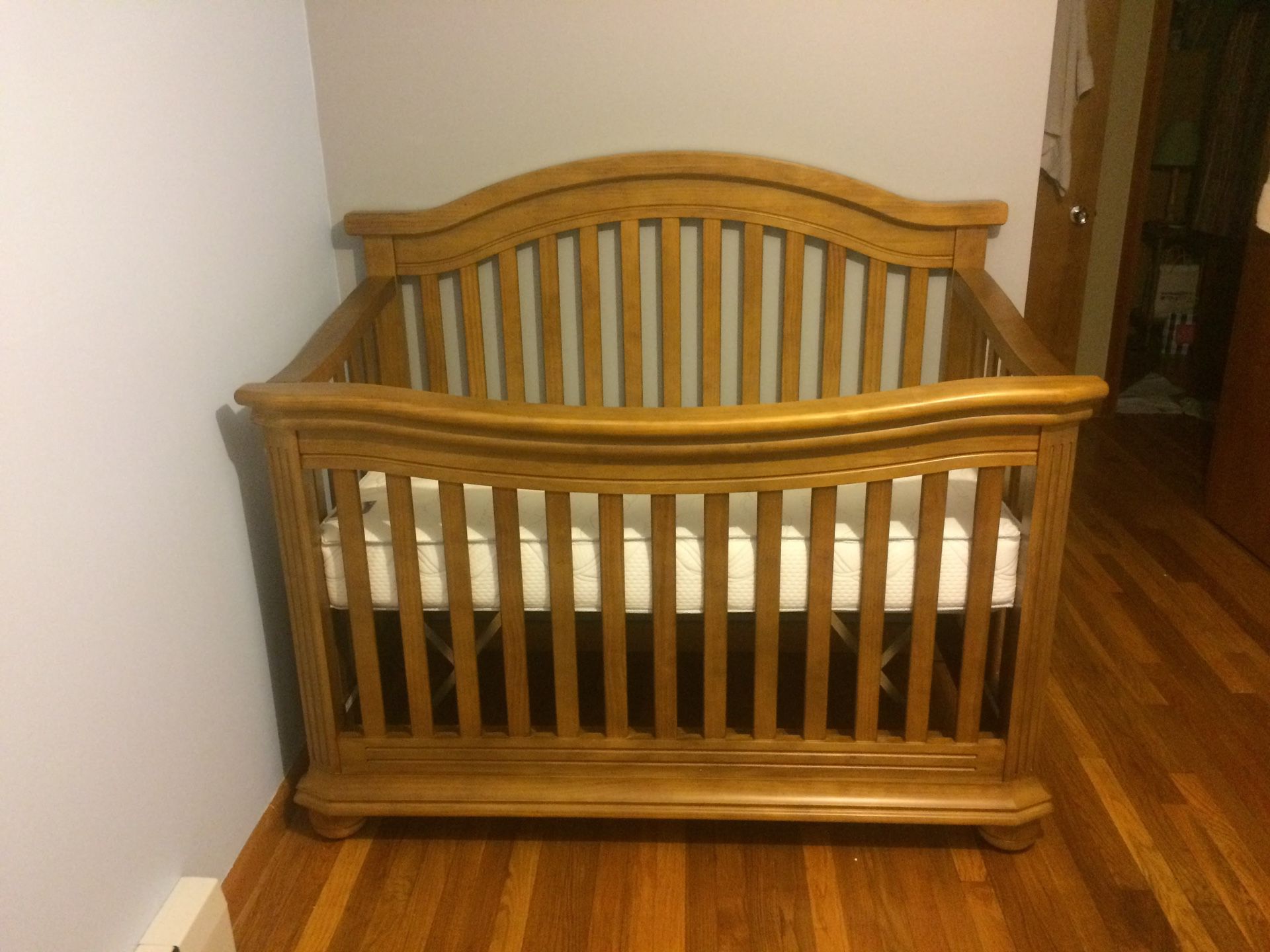 Infant Crib/Toddler bed