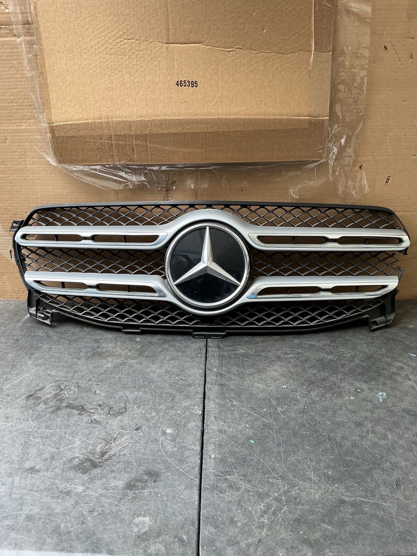 2020 - 2022 MERCEDES GLE - FRONT UPPER GRILLE OEM