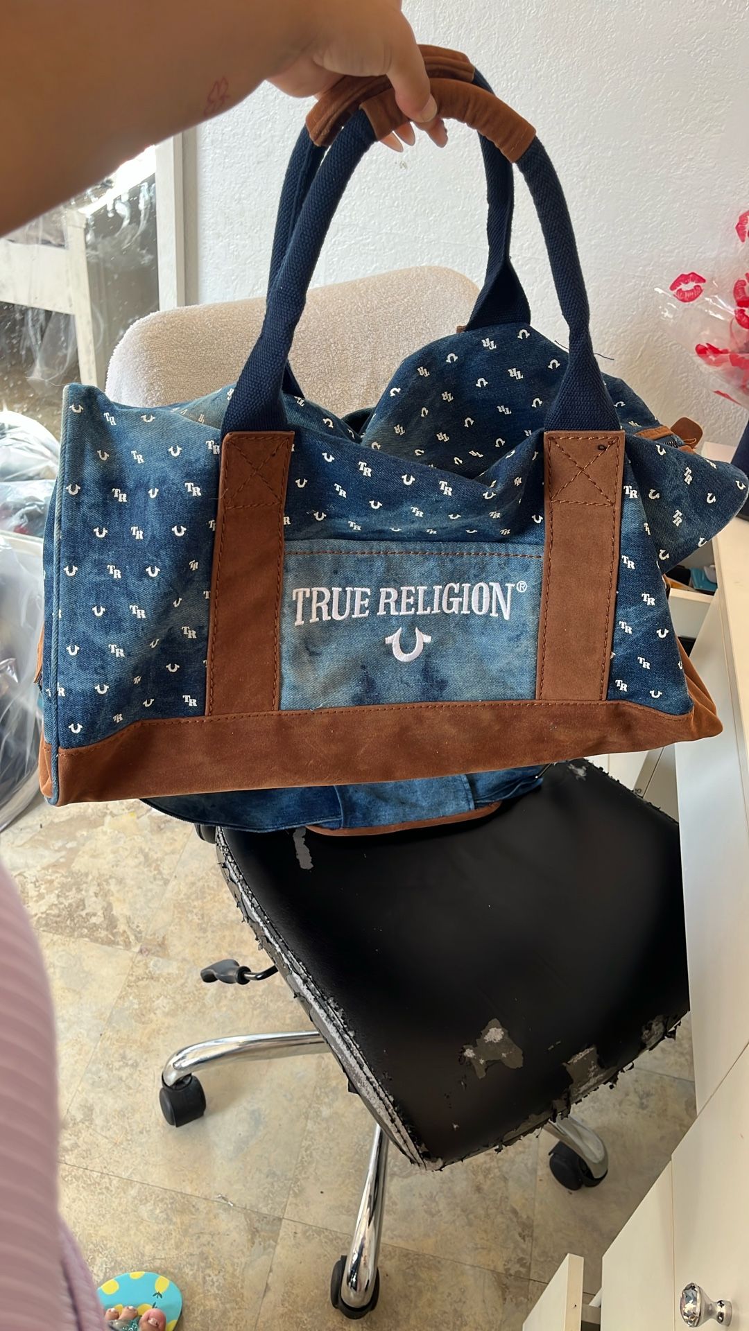 TRUE RELIGION HANG BAG 