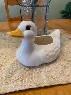 Vintage ceramic Duck planter. 10 x 6 inch. Cottage core / country/ farmhouse. Great for faux plant.