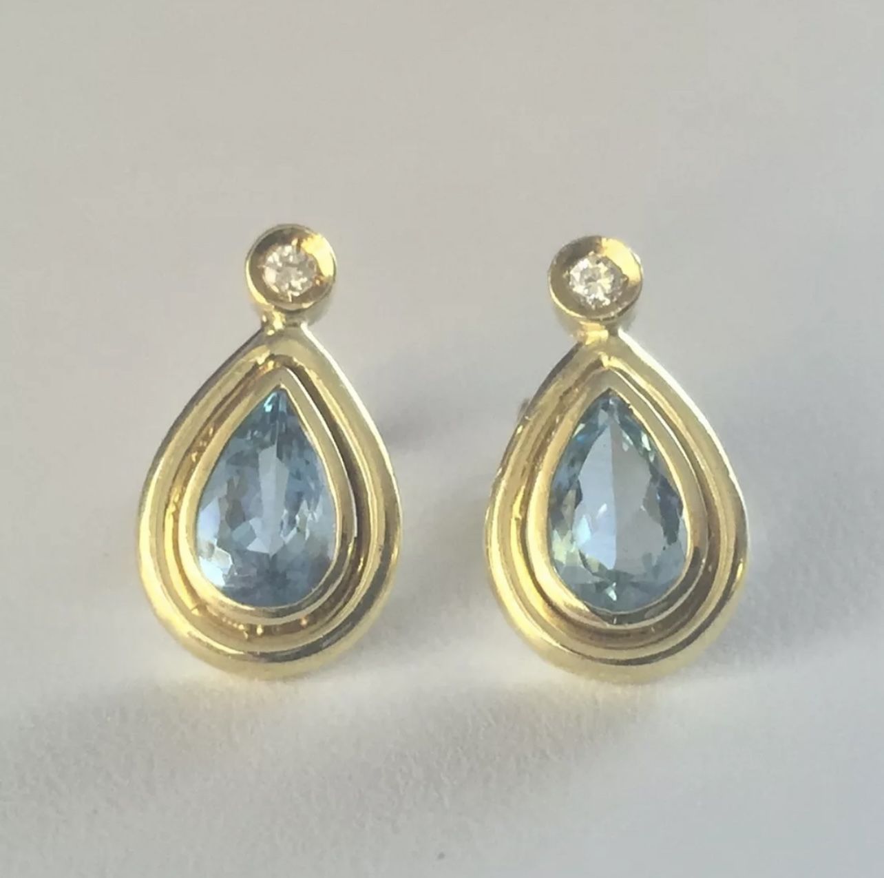 Elegant Ladies 14KT Yellow Gold Pear Shaped Blue Topaz and Round Diamond Earrings 4.0 Grams