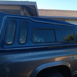 * Price Reduced *Camper Shell Fits A Toyota ( Leer )