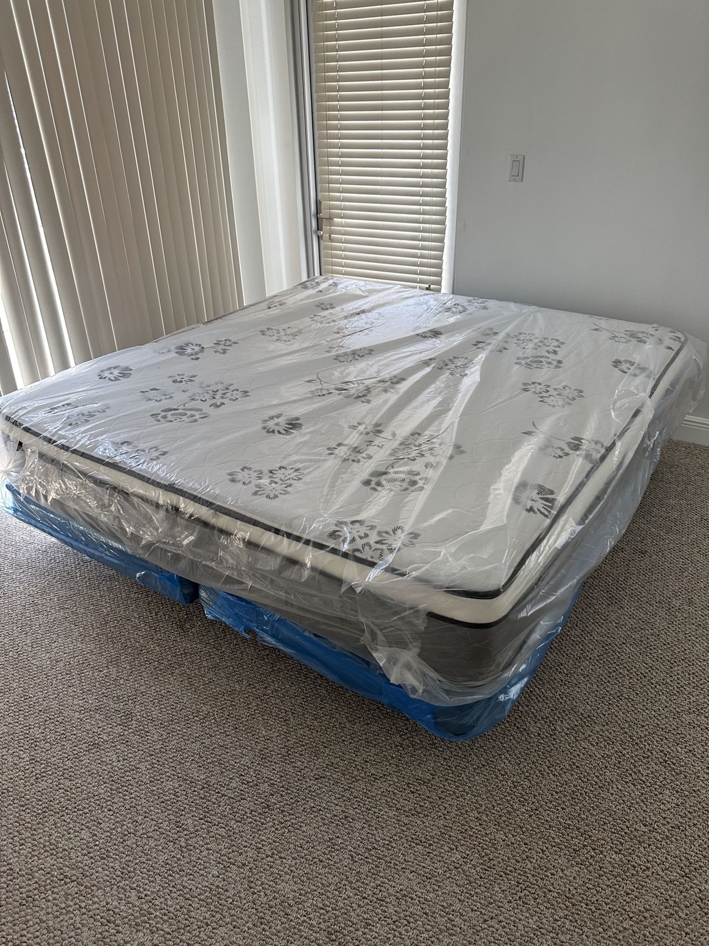 NEW KING SIZE MATTRESS SET AND BOX SPRING 2pcs