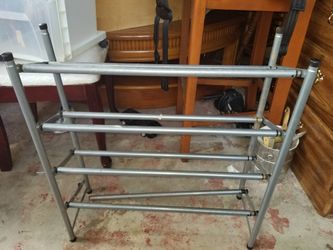Expandable shoe rack