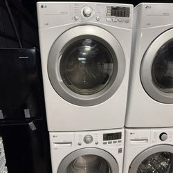LG White Front load Washer And Gas Dryer Set 