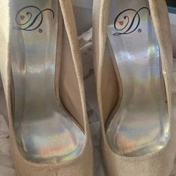 Delicious Tan Size 6 Heels