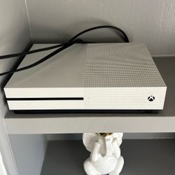 Xbox One With Controller And Cables. 