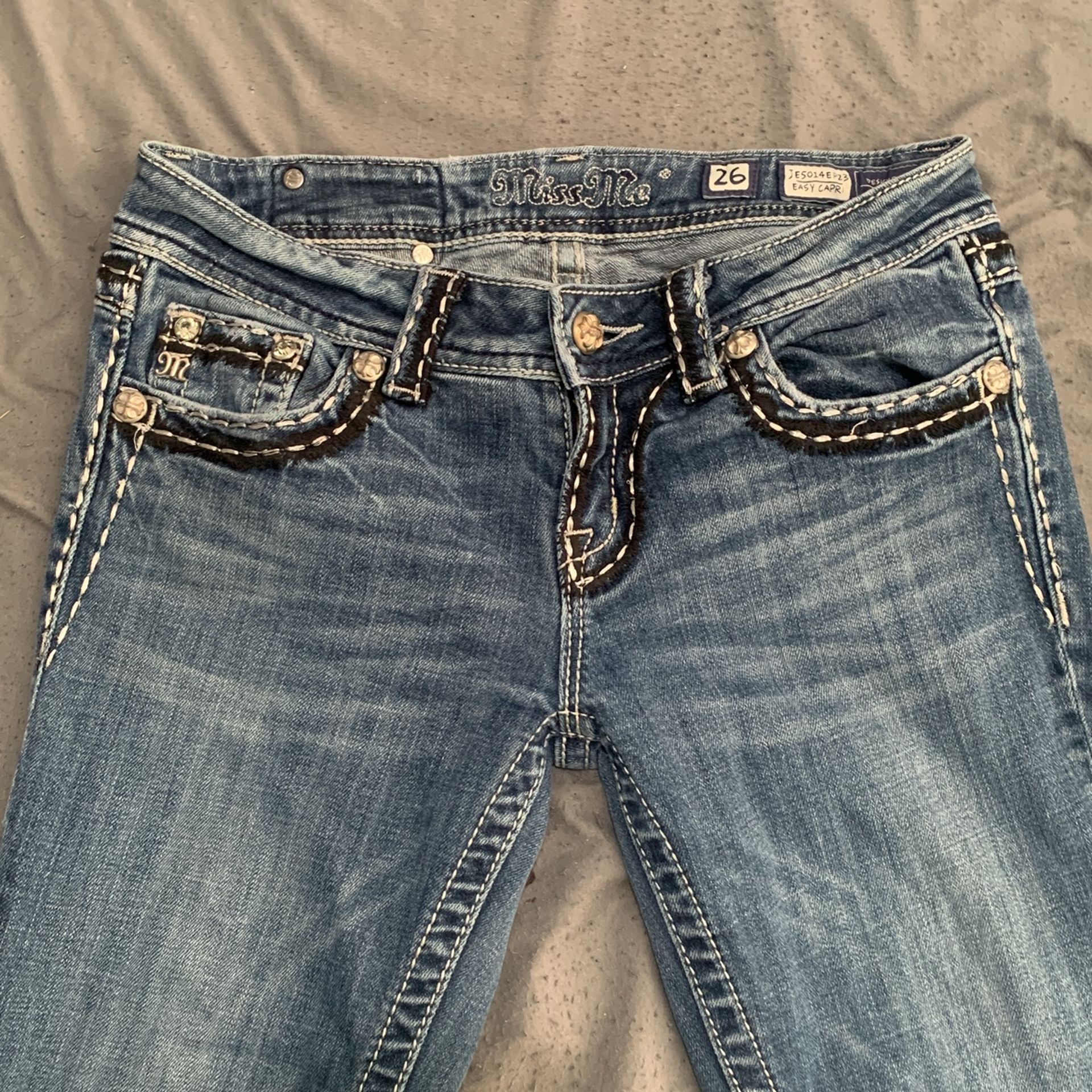 Miss Me Easy Capri Size 26