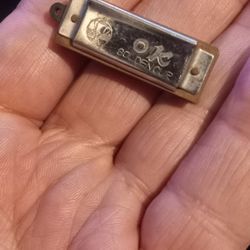 Mini Harmonica. 