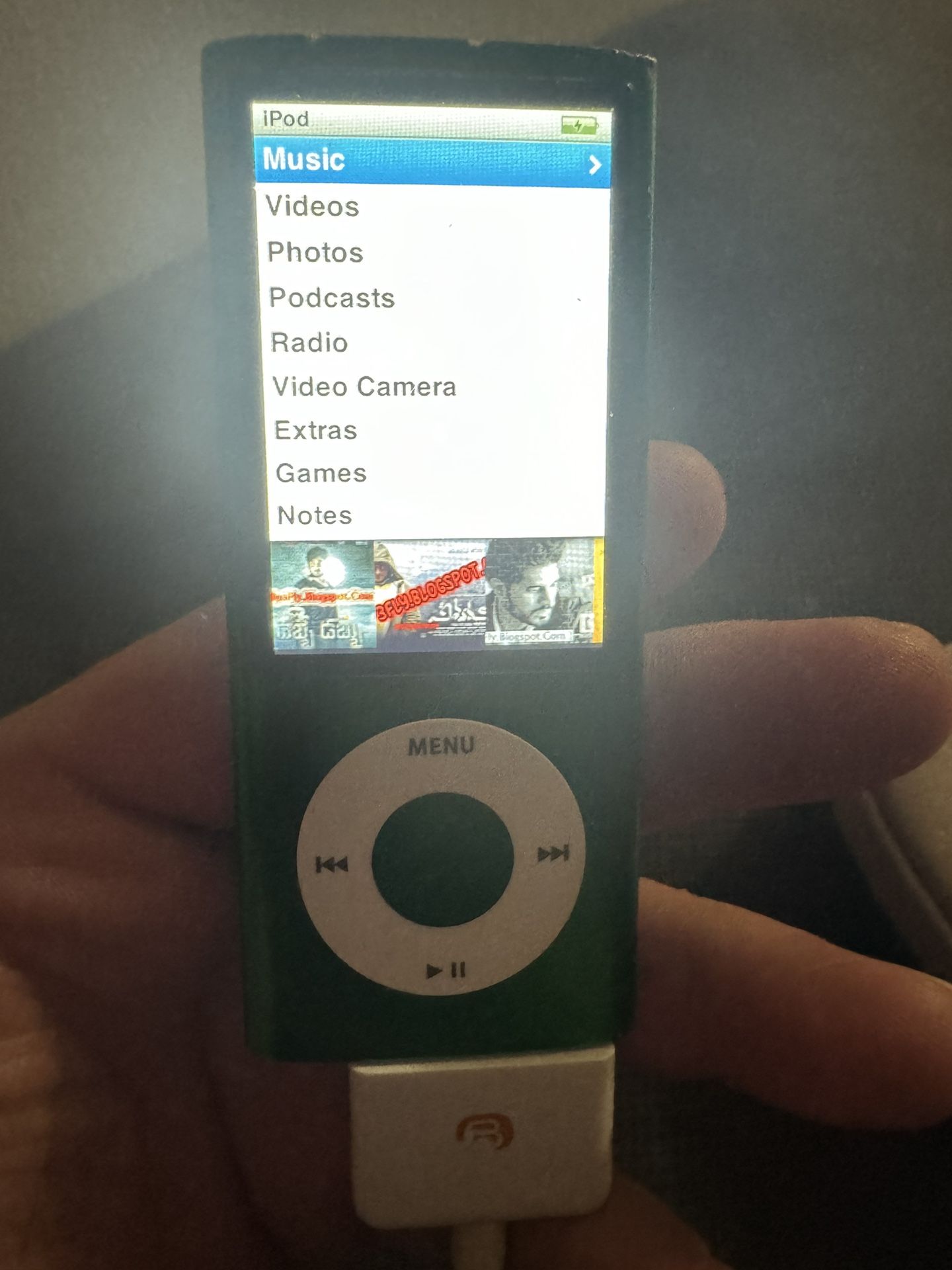 Apple iPod Nano 5th Generation 16 GB (read). * *